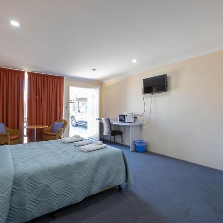 Alexander Motel Warwick Bagian luar foto