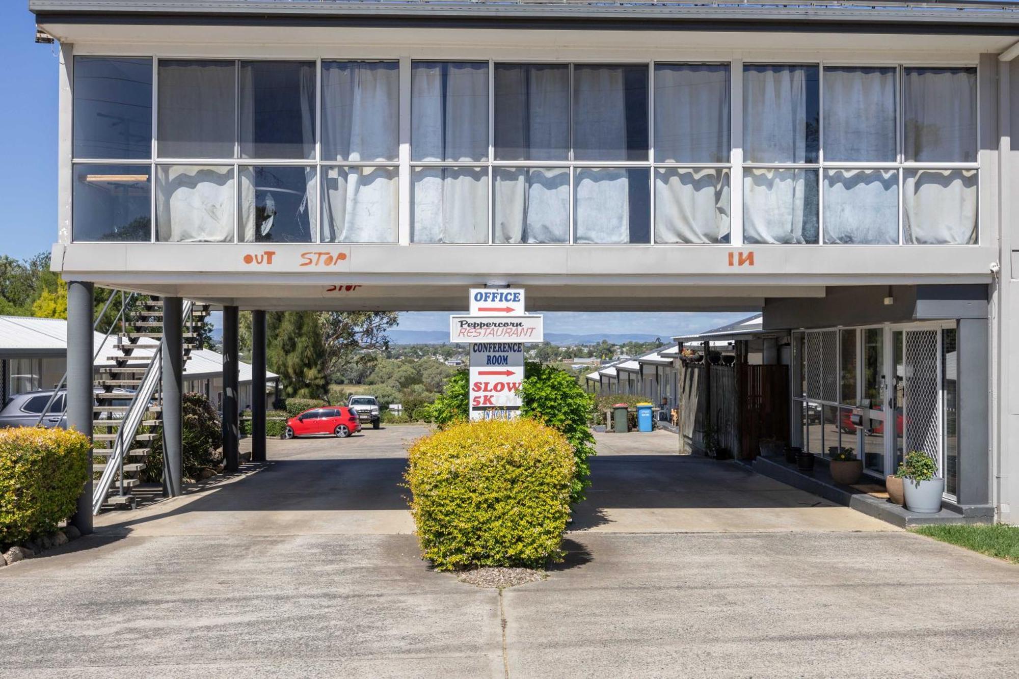 Alexander Motel Warwick Bagian luar foto