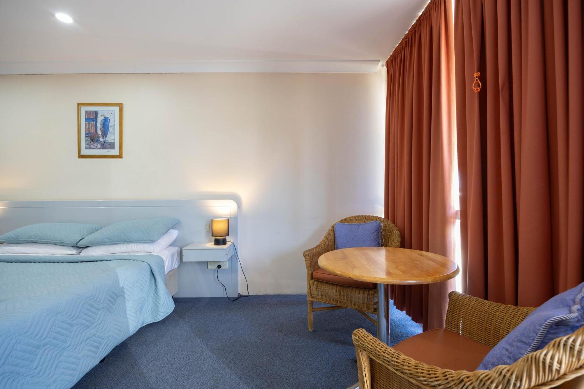 Alexander Motel Warwick Bagian luar foto