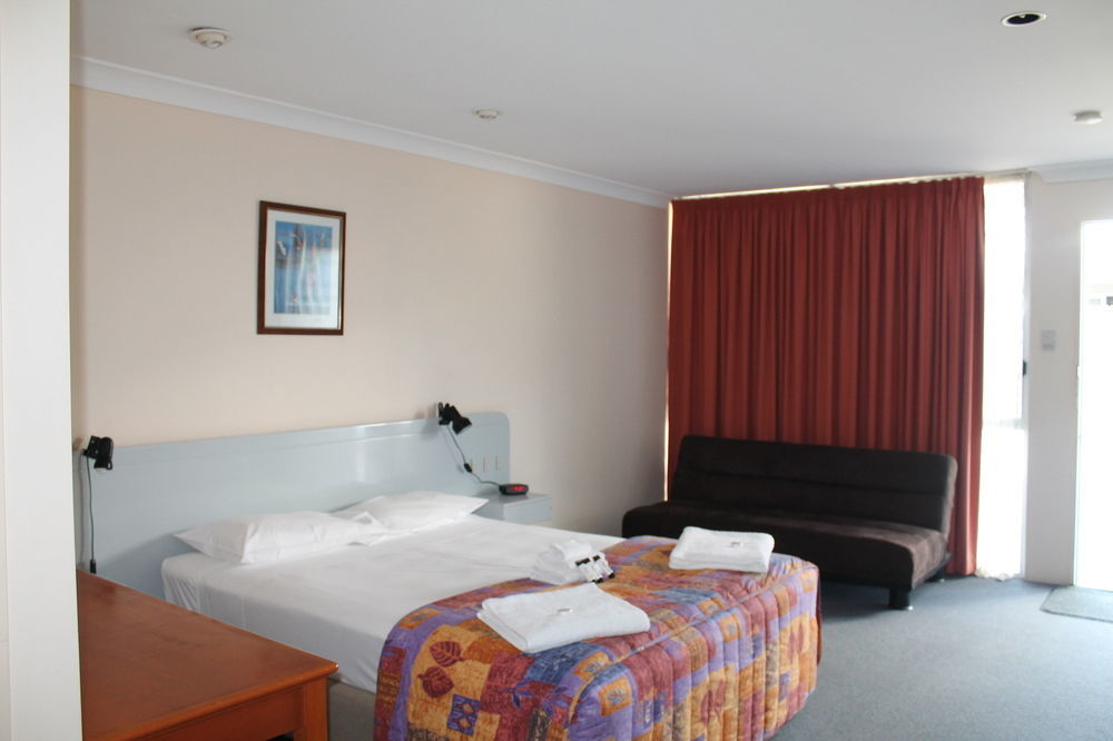 Alexander Motel Warwick Bagian luar foto