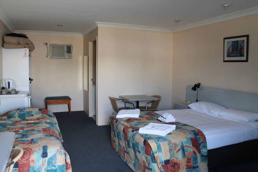 Alexander Motel Warwick Bagian luar foto