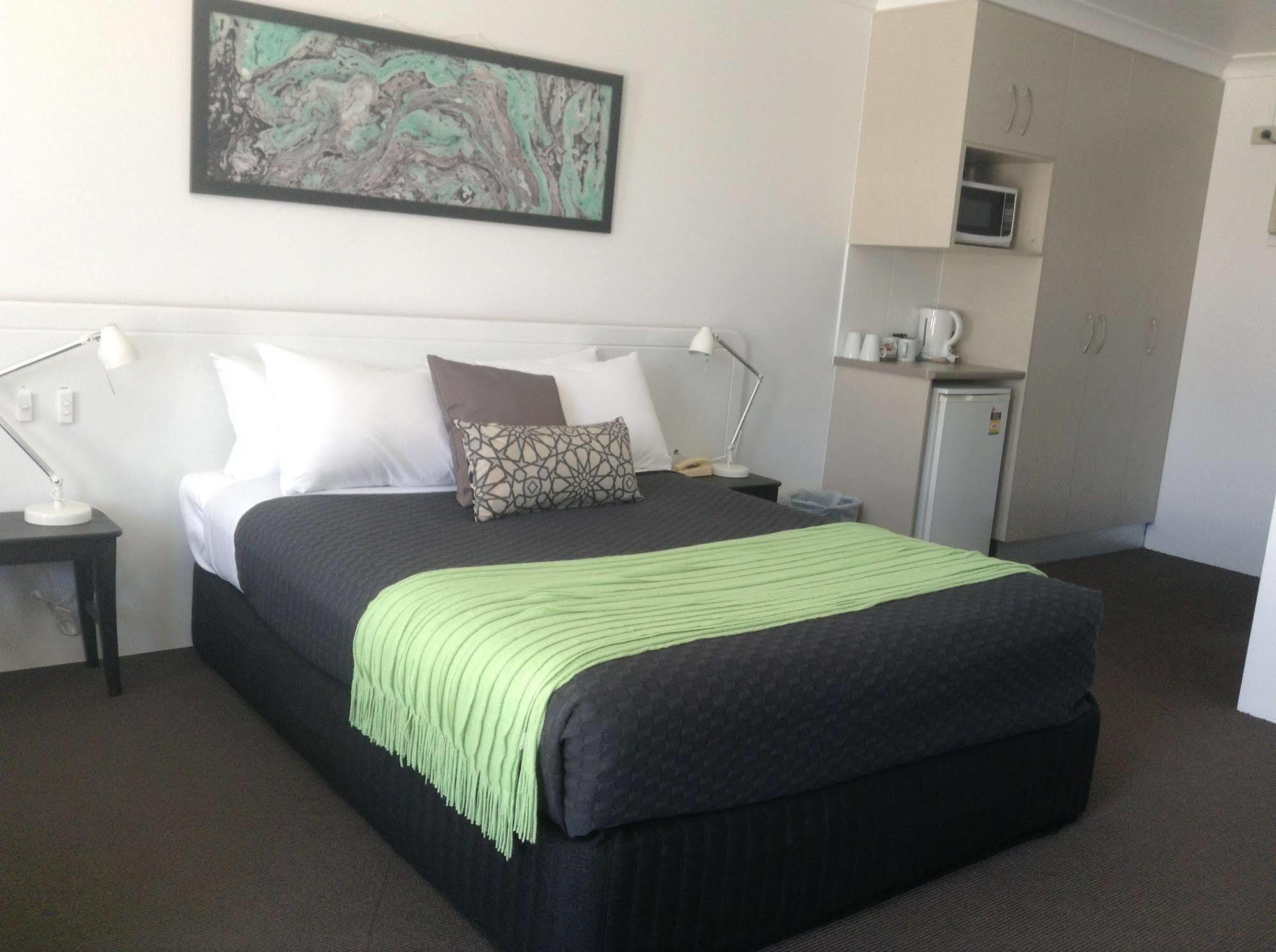 Alexander Motel Warwick Bagian luar foto
