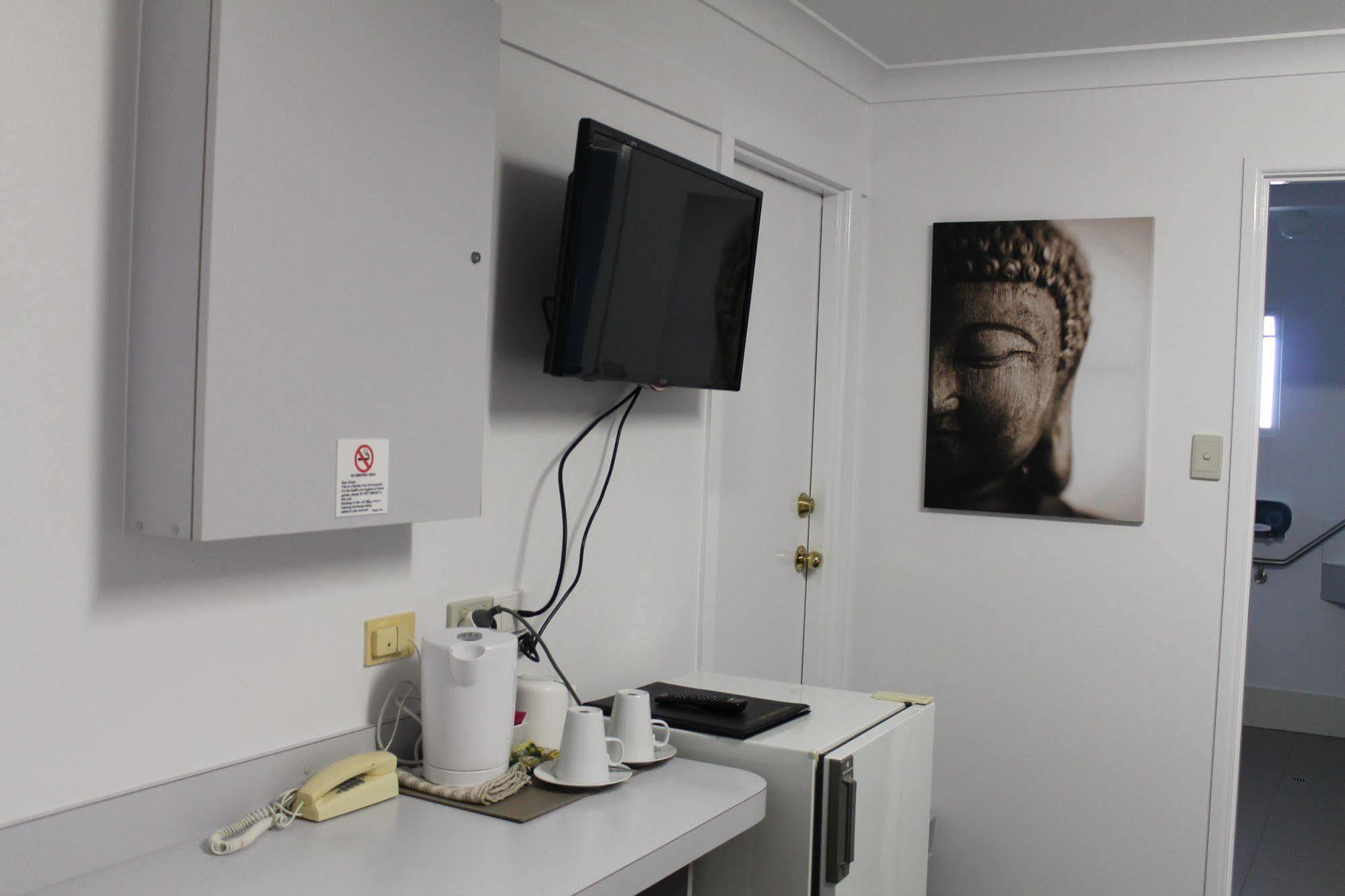 Alexander Motel Warwick Bagian luar foto