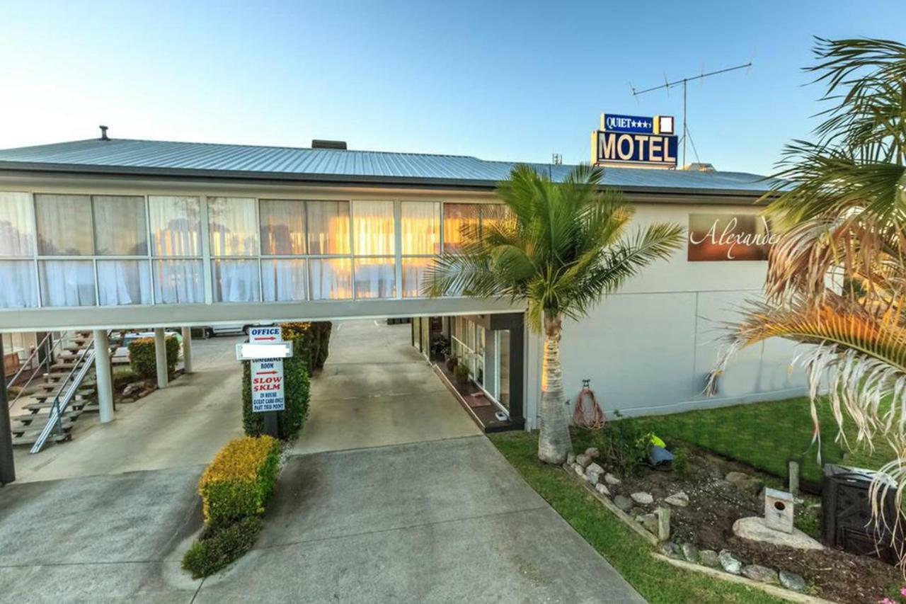 Alexander Motel Warwick Bagian luar foto